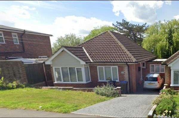 Bungalow For Rent in Welwyn Hatfield, England