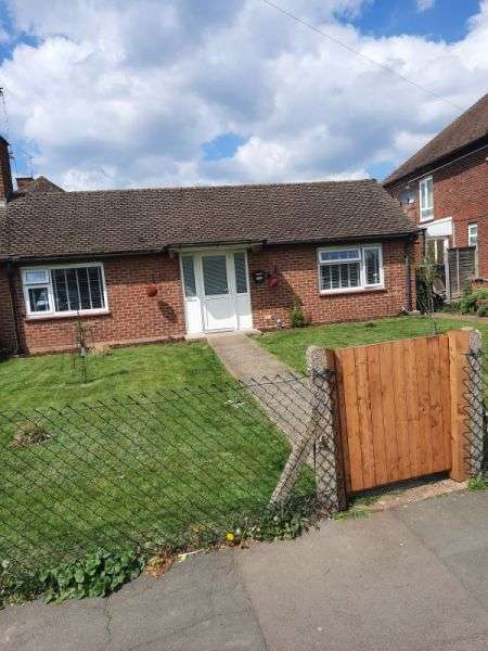 Bungalow For Rent in East Hertfordshire, England