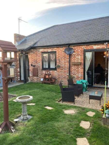 Bungalow For Rent in Winchester, England