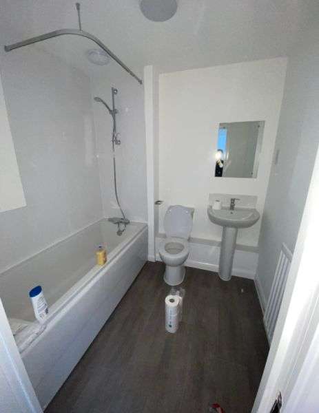 Flat For Rent in Gravesham, England