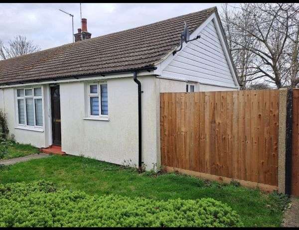 Bungalow For Rent in Chelmsford, England