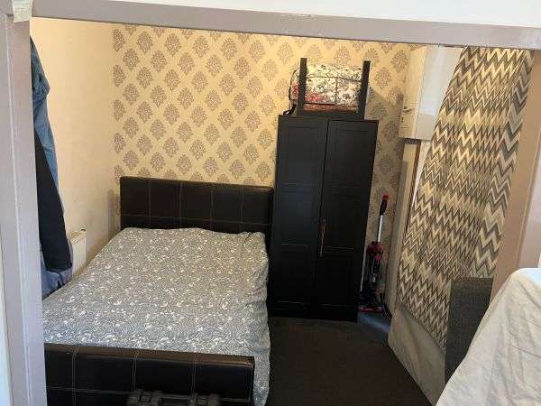 Flat For Rent in Clydebank, Scotland
