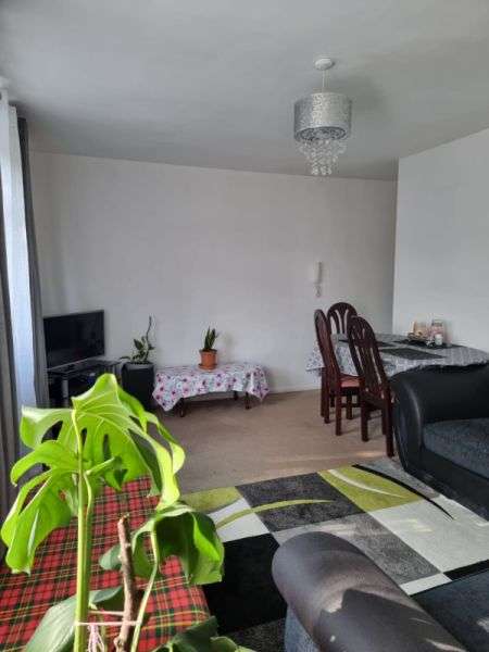 Flat For Rent in Canterbury, England