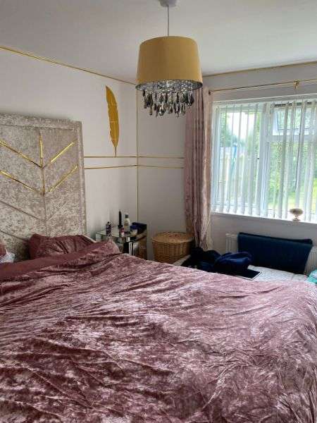 Bungalow For Rent in Colchester, England