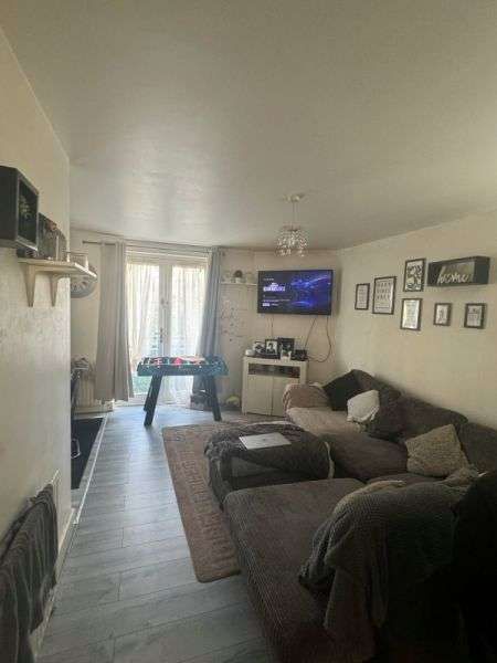 Flat For Rent in Plymouth, England