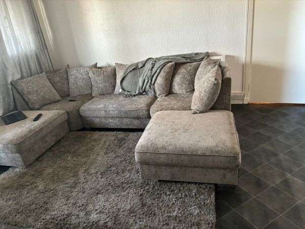 Flat For Rent in Coatbridge, Scotland