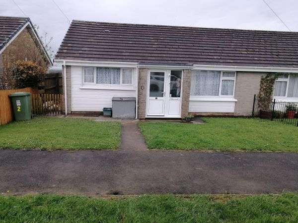 Bungalow For Rent in South Hams, England