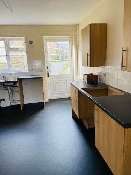 Bungalow For Rent in Welshpool, Wales