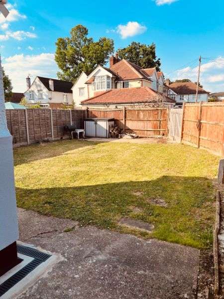 Bungalow For Rent in London, England