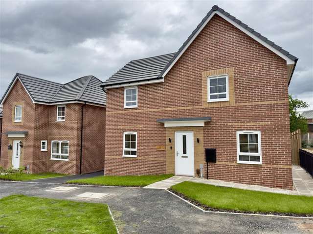 4 bedroom Detached house
 For Sale