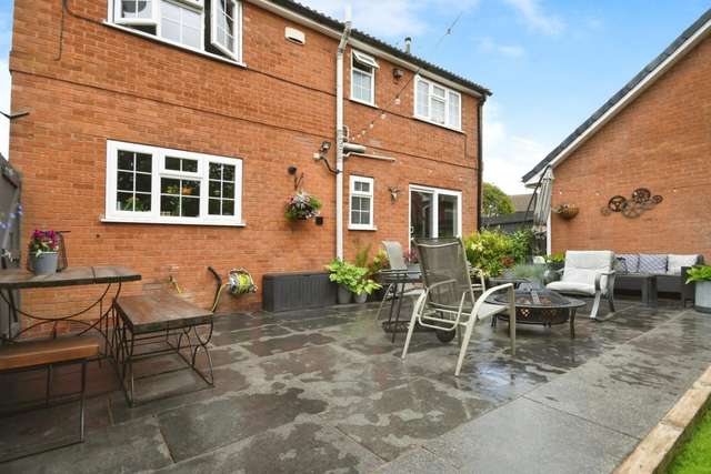 4 bedroom Detached house
 For Sale