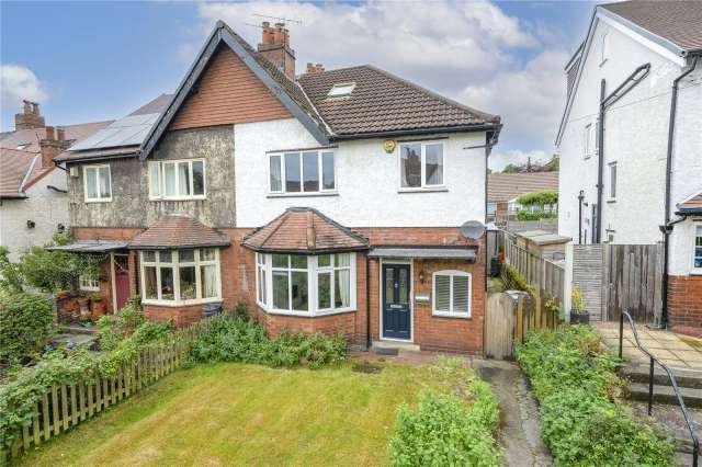 House For Sale in Leeds, England