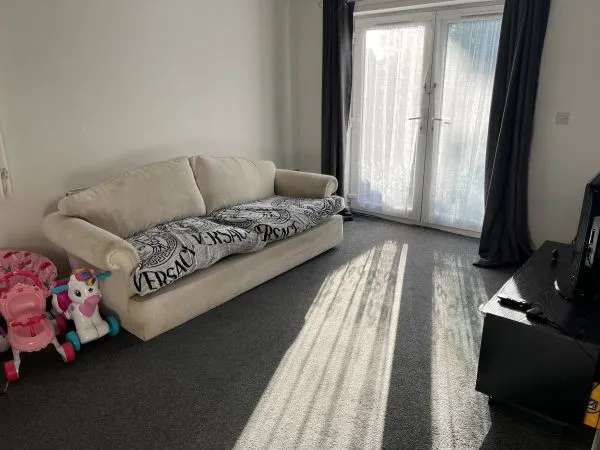 Flat For Rent in Tendring, England