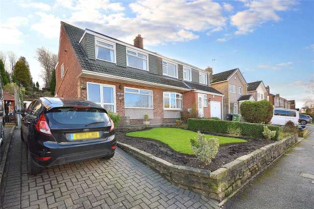 House For Sale in Leeds, England