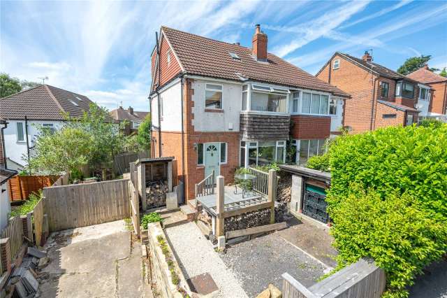 House For Sale in Leeds, England