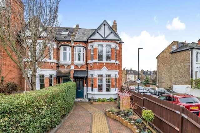 House Under Offer in London, England