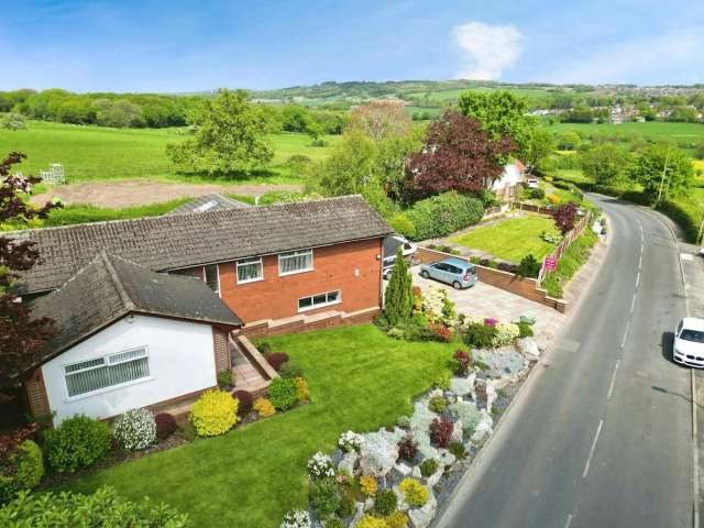 Bungalow For Sale in St Helens, England