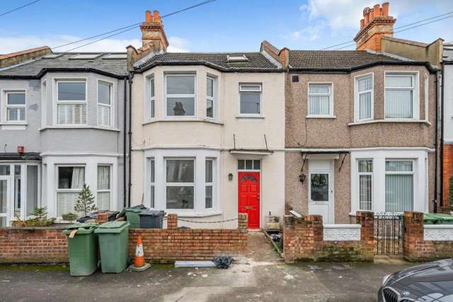 House Under Offer in London, England