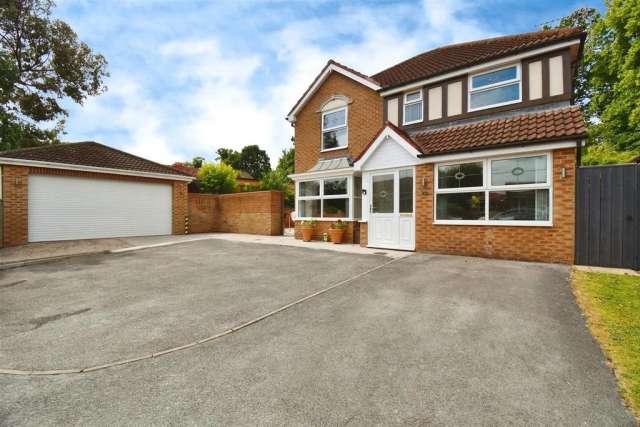 4 bedroom detached house for sale