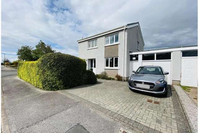 4 Bed House - Semi Detached with 2 Reception Rooms