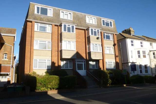 2 bedroom  Flat to rent, Folkestone, Kent, CT20