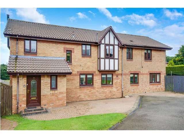 6 bedroom detached house for sale