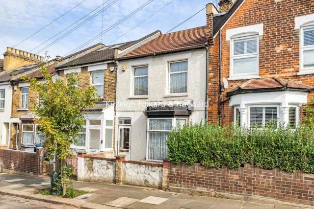 House Under Offer in London, England