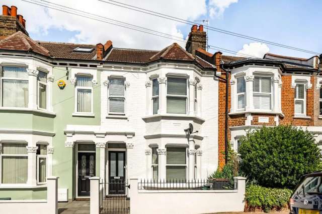 House Under Offer in London, England