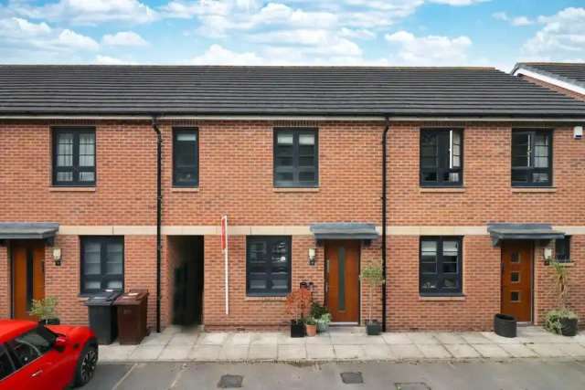 3 bedroom terraced house for sale