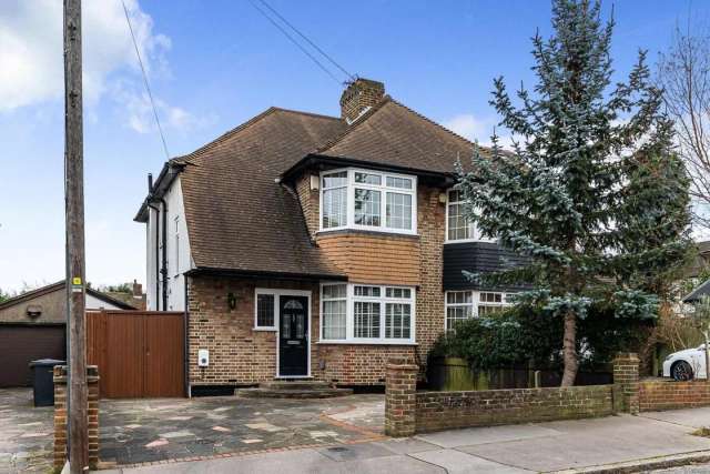 House Under Offer in London, England