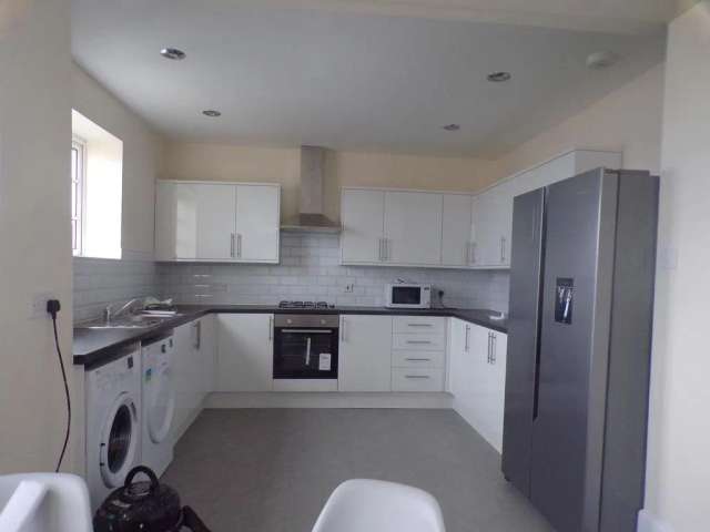 5 bedroom flat to rent