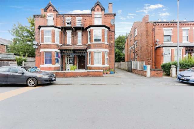 Flat For Sale in Manchester, England