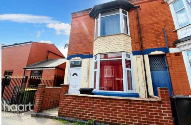 4 bedroom end of terrace house for sale