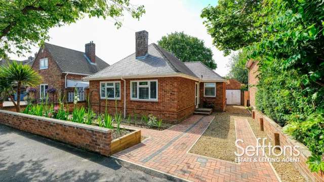 2 bedroom detached bungalow for sale