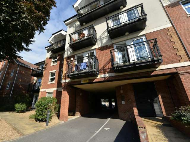 Flat For Sale in Southampton, England