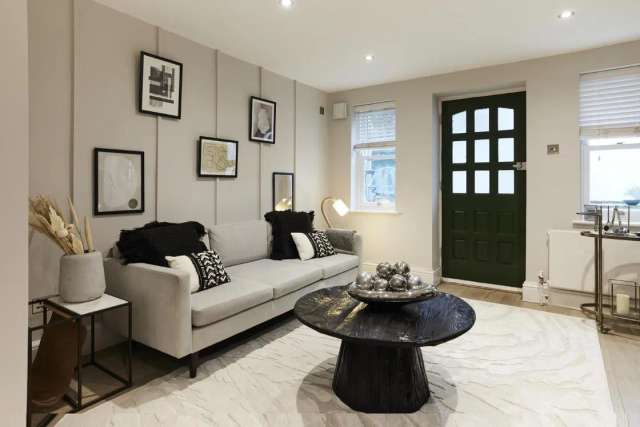 Flat Under Offer in London, England