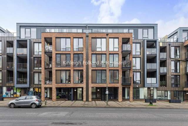 Flat Under Offer in London, England