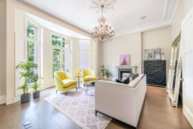 Flat for sale in Randolph Avenue, Little Venice, London W9