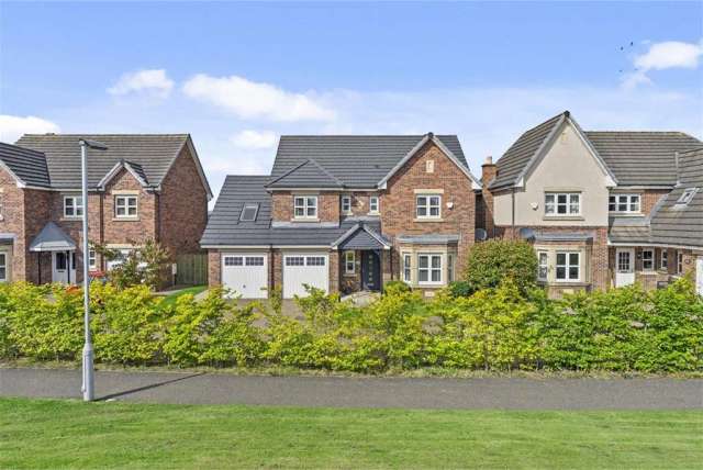 4 Bed House - Detached with 2 Reception Rooms