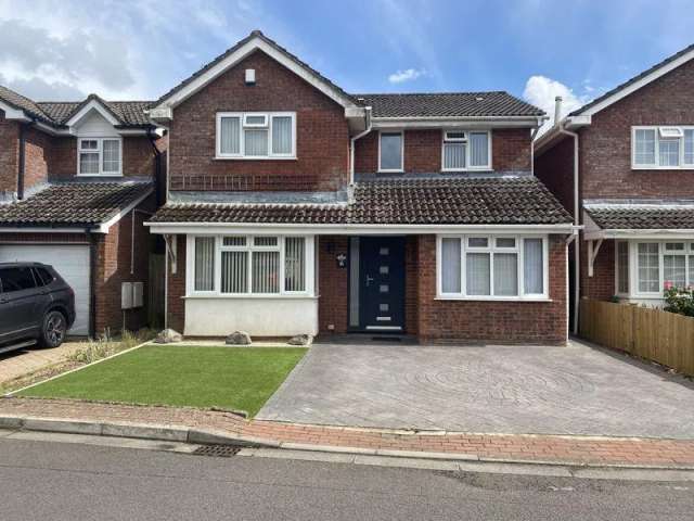 4 bedroom detached house for sale