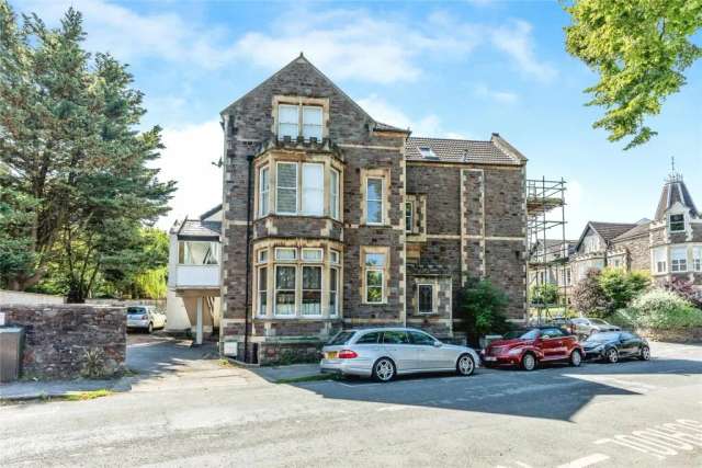 Maisonette For Sale in Bristol, England