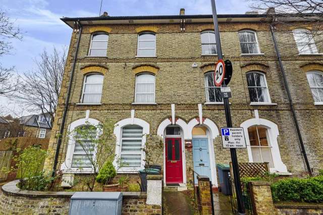 House Under Offer in London, England