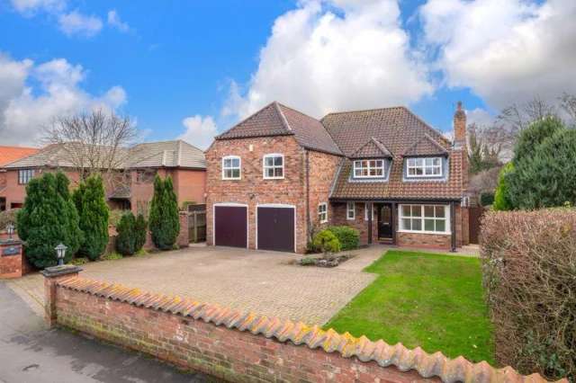 5 bedroom detached house for sale