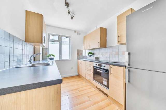 Flat Under Offer in London, England