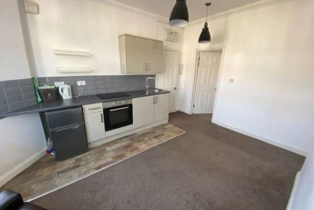 Flat to rent in Cowbridge Road East, Canton, Cardiff CF5