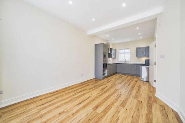 House Under Offer in London, England