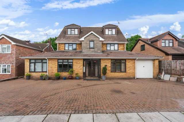 5 bedroom detached house for sale