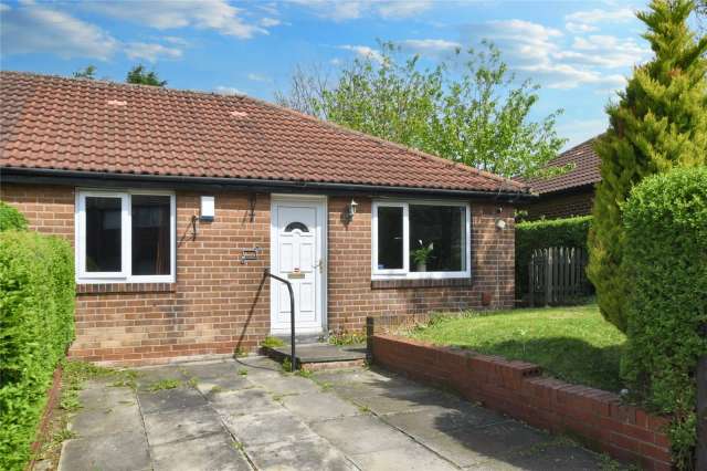 Bungalow For Sale in Kirklees, England