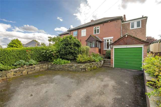 House For Sale in Kirklees, England