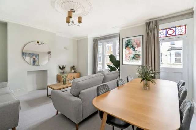 Maisonette to rent in Munster Road, London SW6